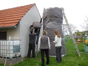 Sněhulák se změnil na Velikonočního zajíce